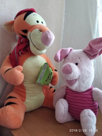 Мягкие игрушки Тигра и Пятачок из сказки про Винни-Пуха