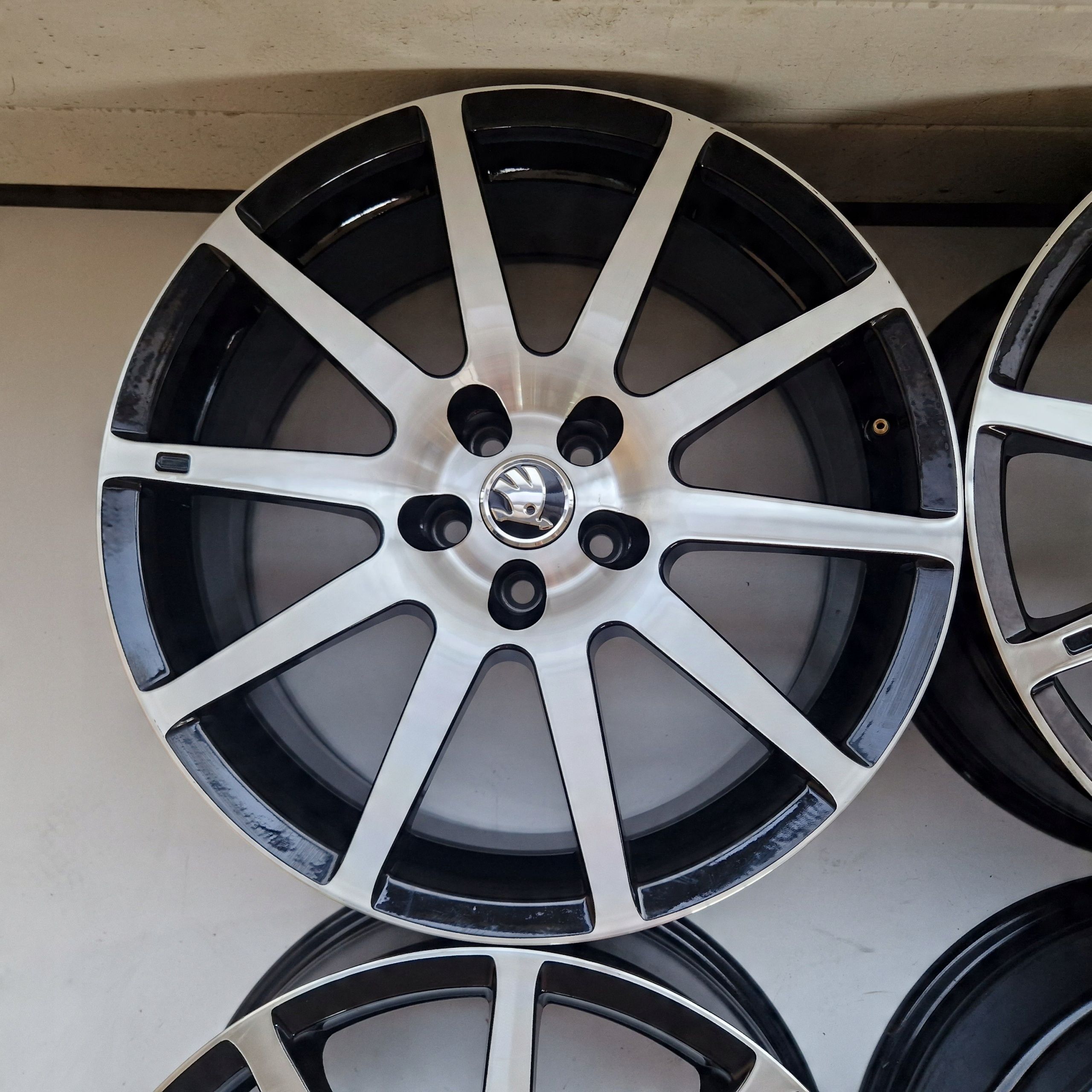 Skoda Scala Kamiq Fabia 5x100 18'' ET35 jak Nowe 4X