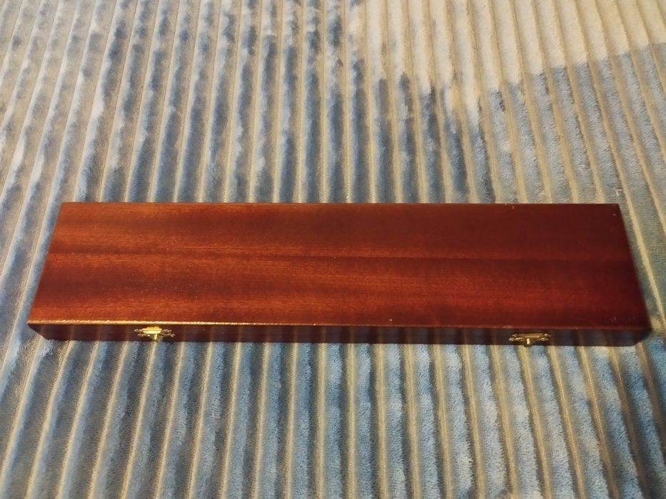 Caixa em madeira para 7 moedas