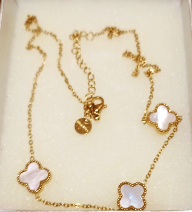 Colar da Van Cleef Novo