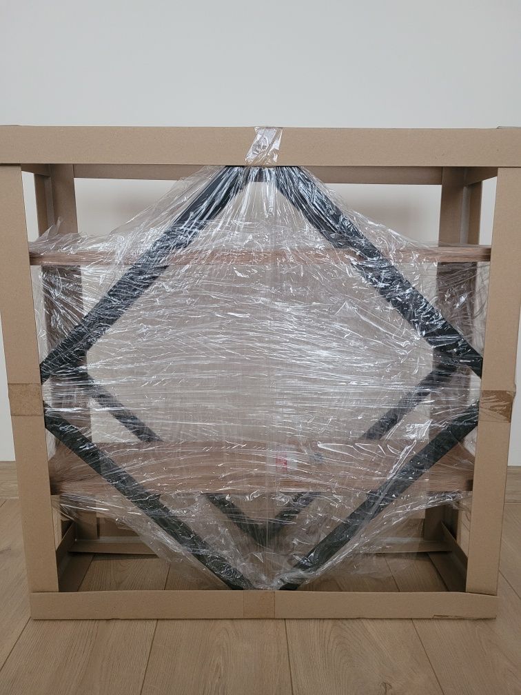 Półka ścienna 70 cm x 70 cm