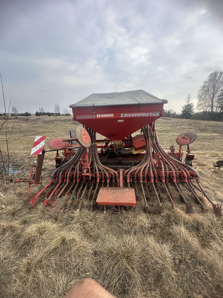 Sprzedam Siewnik Accord z broną wirową Howard