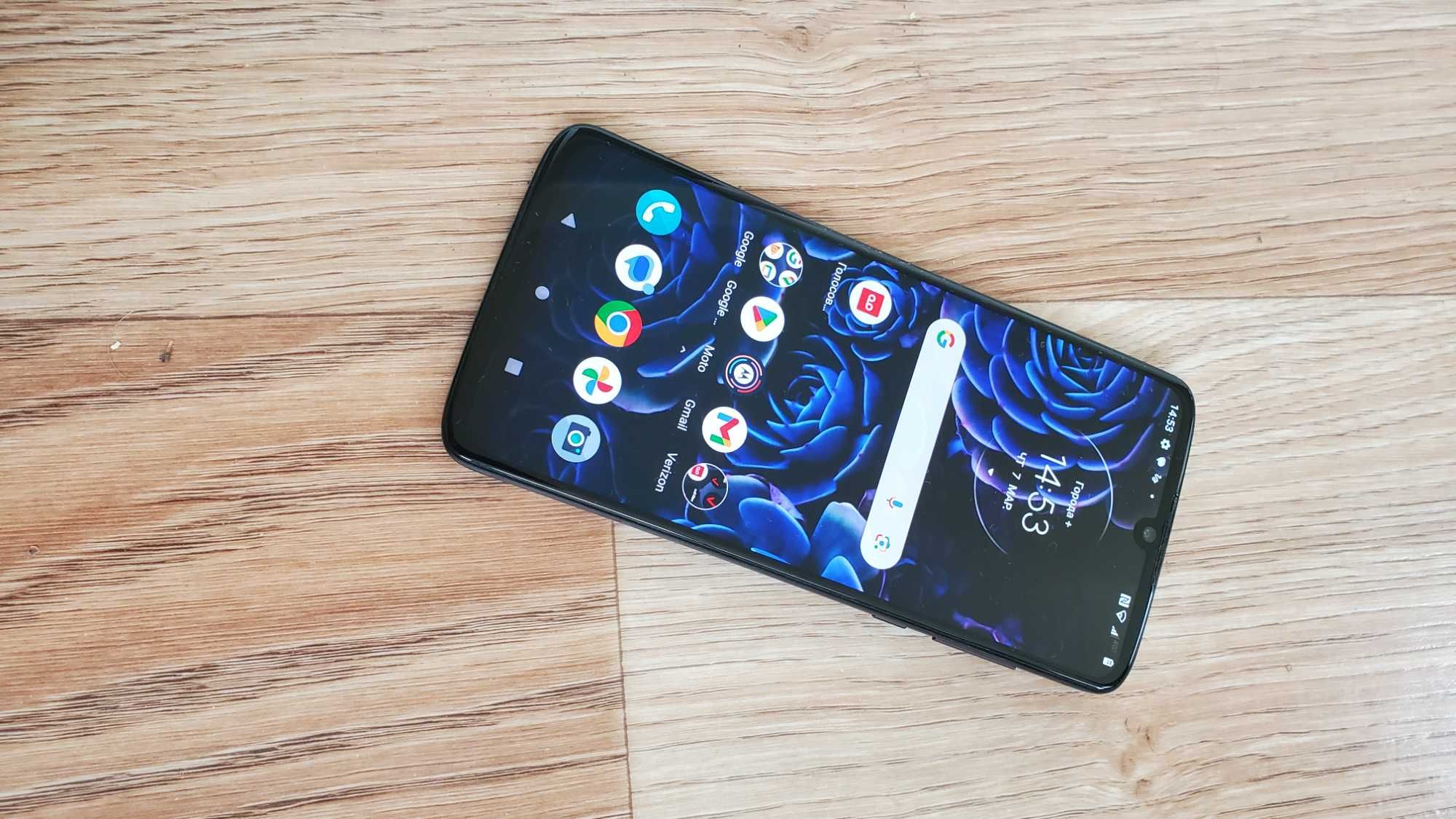 Motorola Moto Z4 XT1980, внешне как новый, дефект