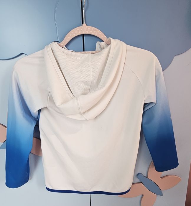Leciutka bluza w tęczowych kolorkach H&M 122/128