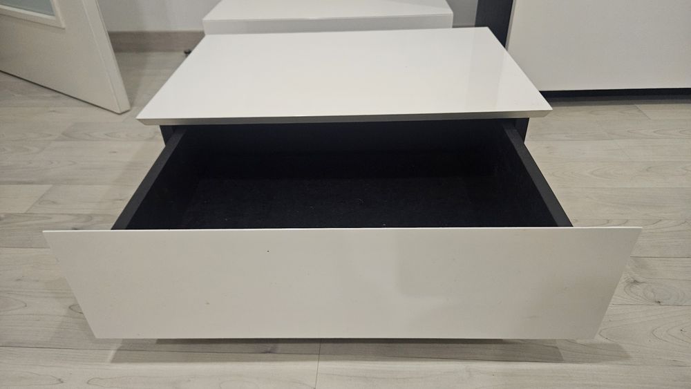 Conjunto comoda e mesas de cabeceira Dicarmo