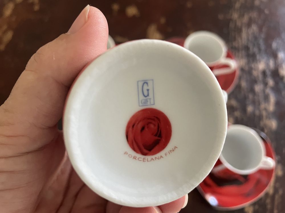 Conjunto de café em porcelana fina