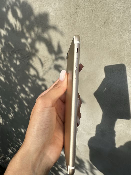 Iphone 7+ на 32г, в золотому кольорі