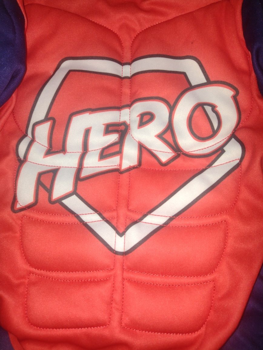 Kostium Super Hero Heros  Rozmiar 98-104 strój przebranie karnawałowe