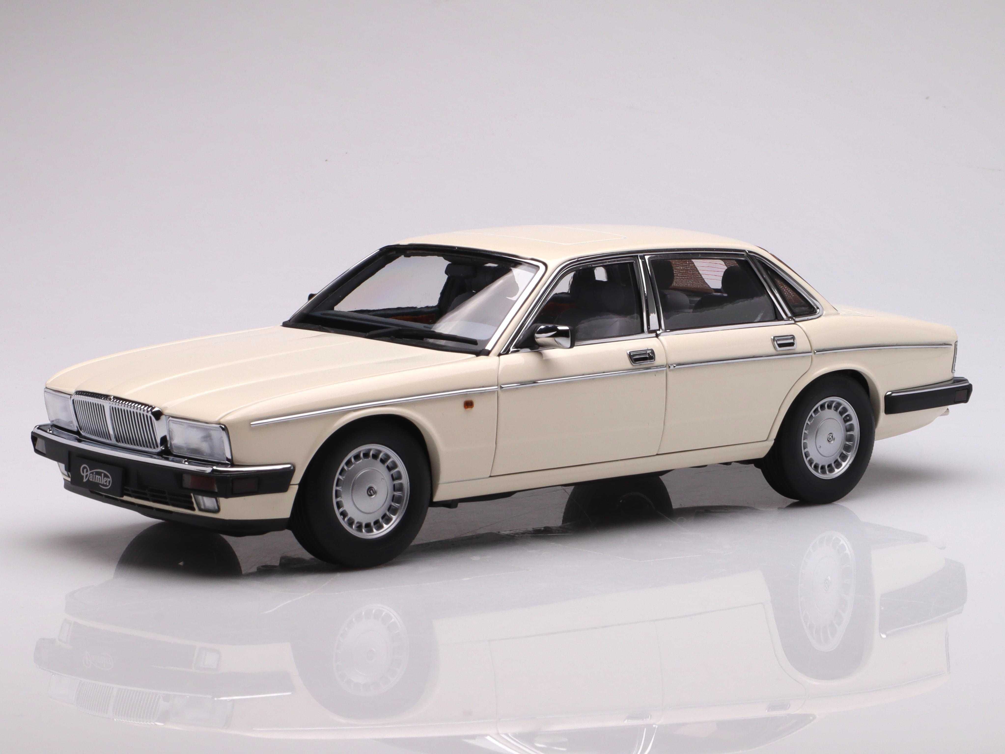 1986 Jaguar XJ6 Daimler XJ40 glacier white 1/18 [nowy] ALM810542 PROMO