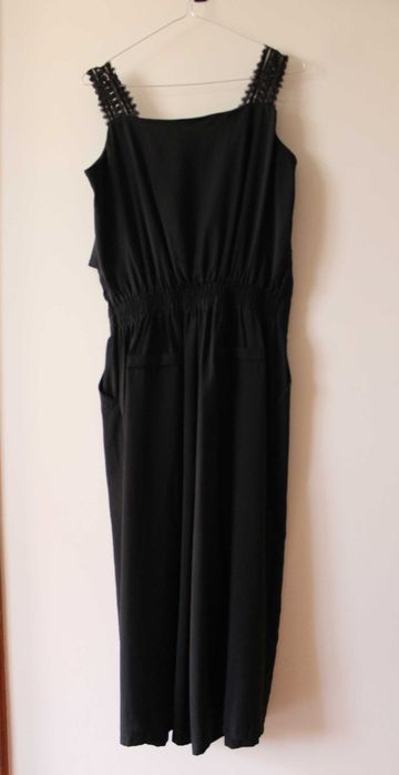 Стильний елегантний чорний комбінезон міді з воланом та кюлотами S/M