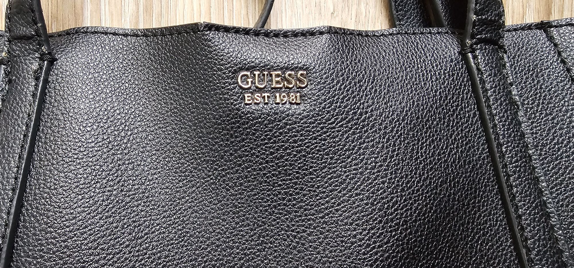 Torebka damska Guess stan widoczny na zdjęciach
