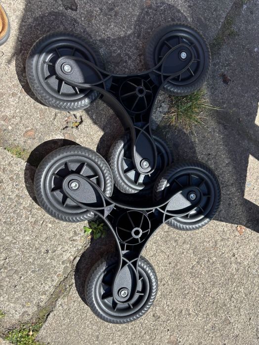 Wózek na zakupy z kółkami na schody