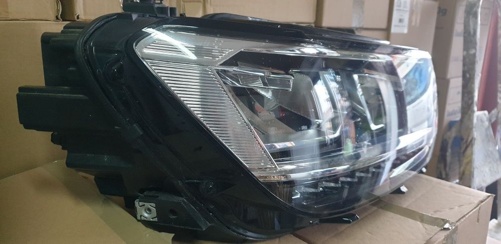 Vw tiguan lampa prawa przód