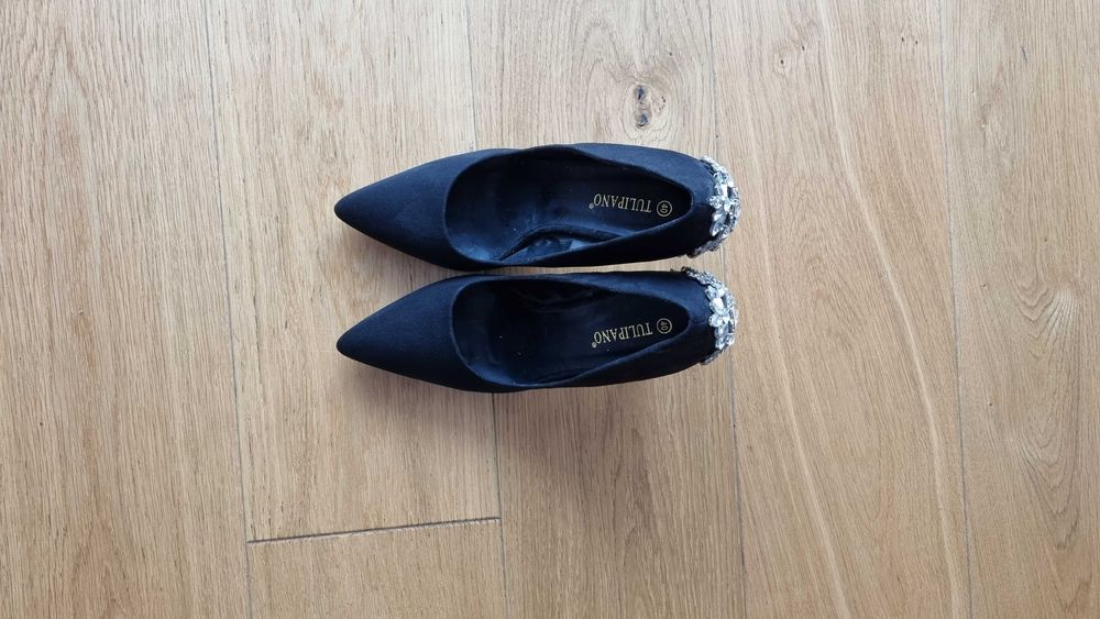 Eleganckie zamszowe obcasy z kryształkami Tulipano rozmiar 40