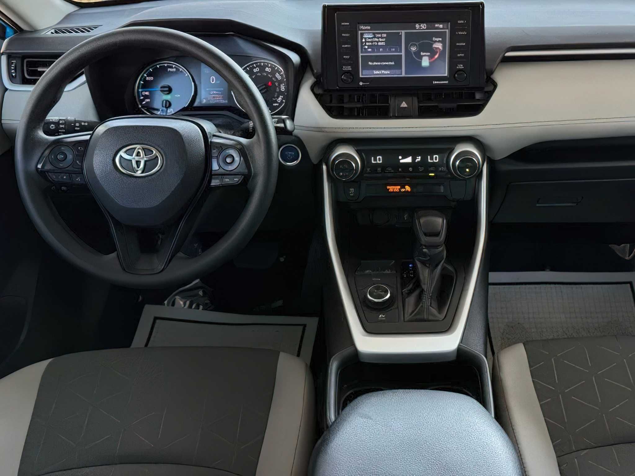 Toyota RAV4 XLE Hybrid      2020