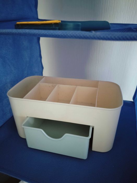 Dzianinowa półka, segregator i grzebień do tkanin