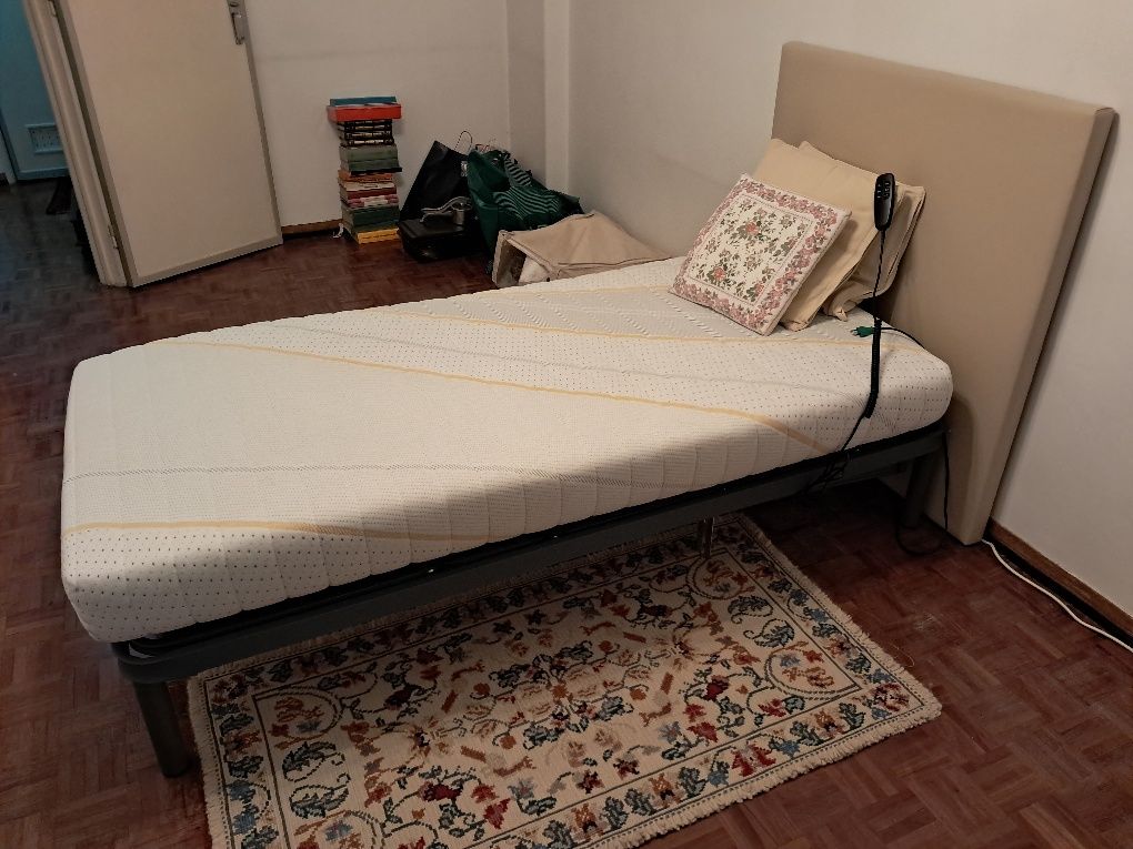 Cama Articulada com comando eléctrico.