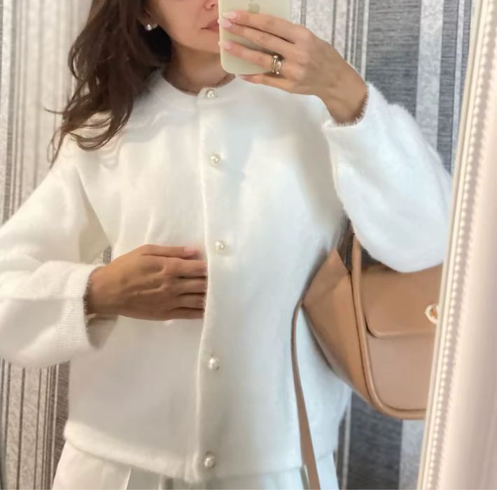 Білий пухнастий кардиган