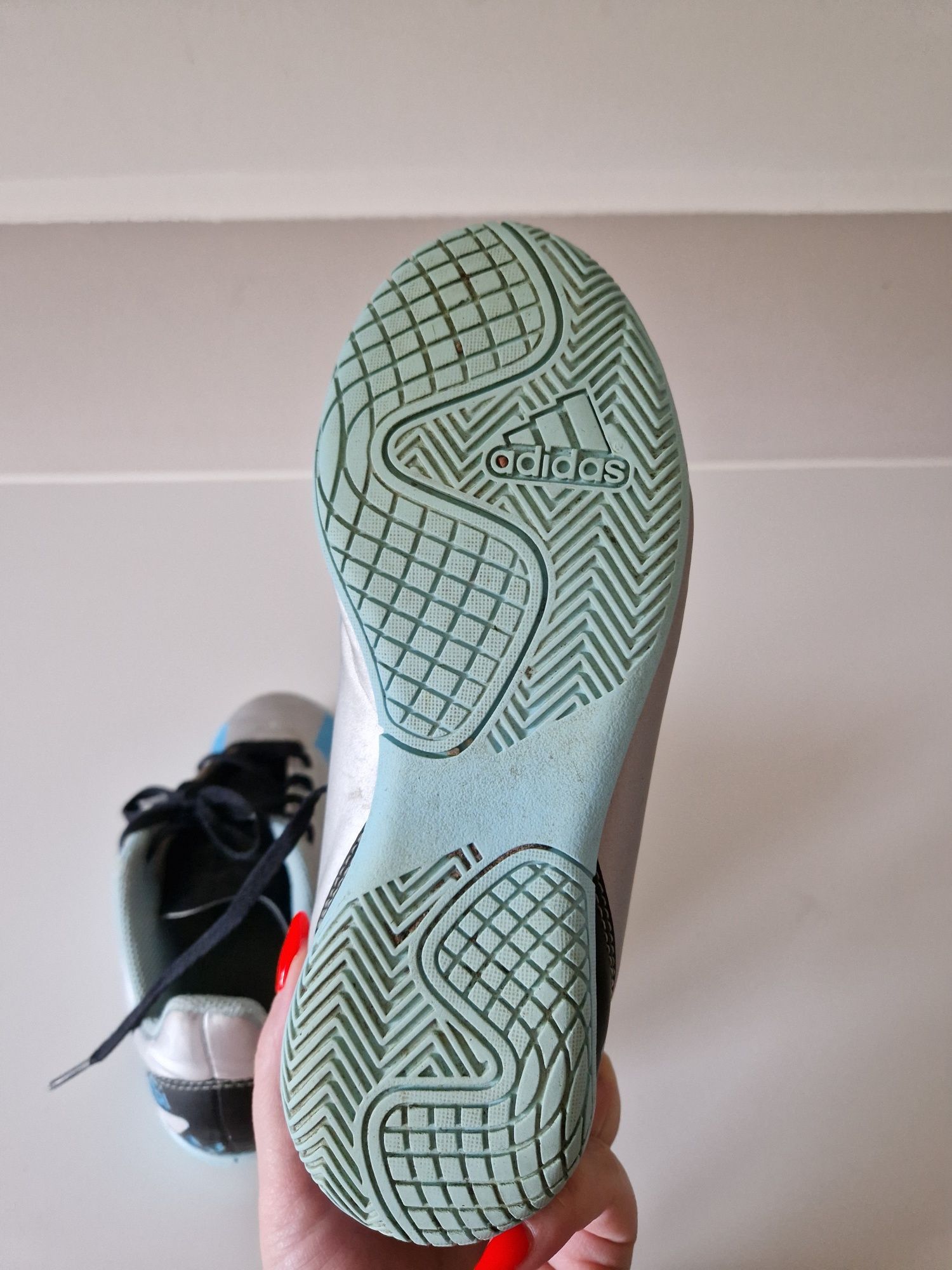 Halówki dla chlopca roz 35 adidas