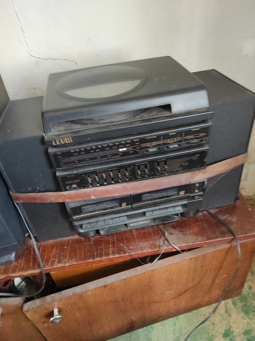 Музыкальный центр Левис