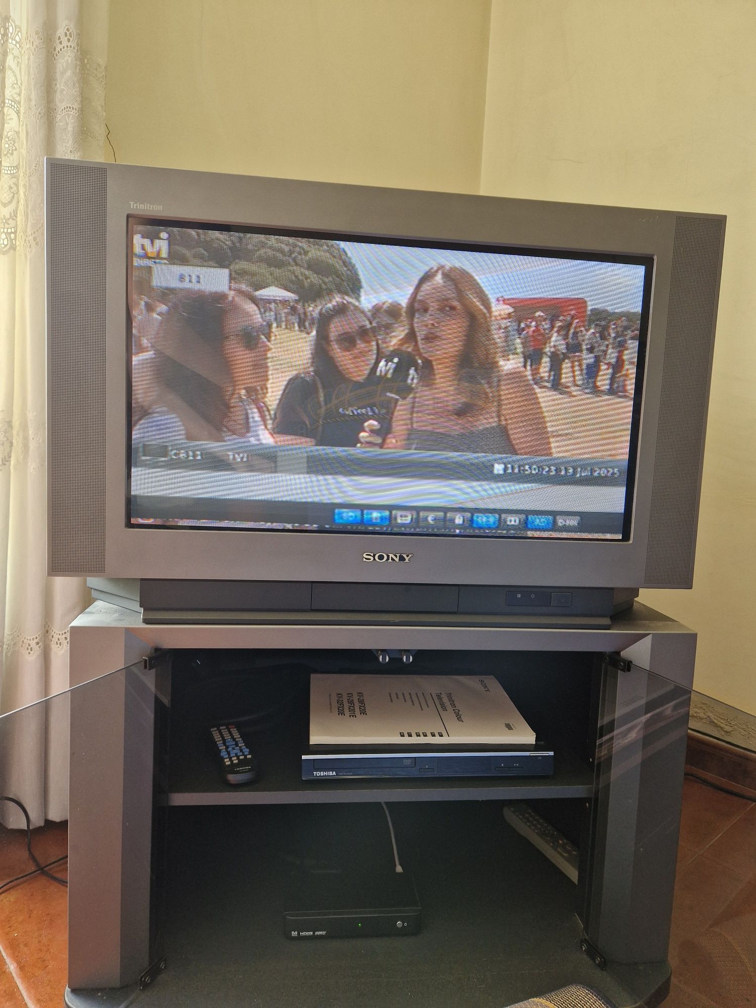 TV Sony Trinitron KV-28FX20E + Móvel Integrado + Leitor DVD + TDT