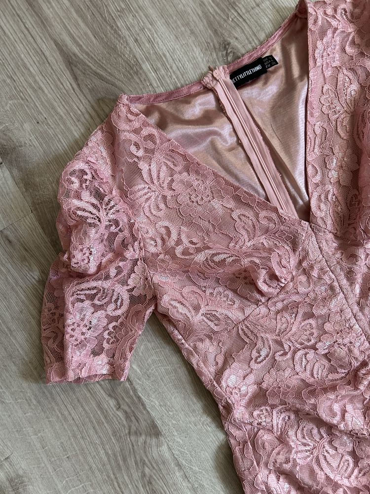 Sukienka koronkowa prettylittlething 38