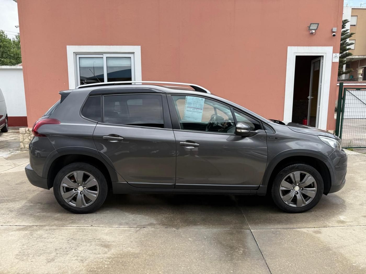 Peugeot 2008 1.2 PureTech Signature
