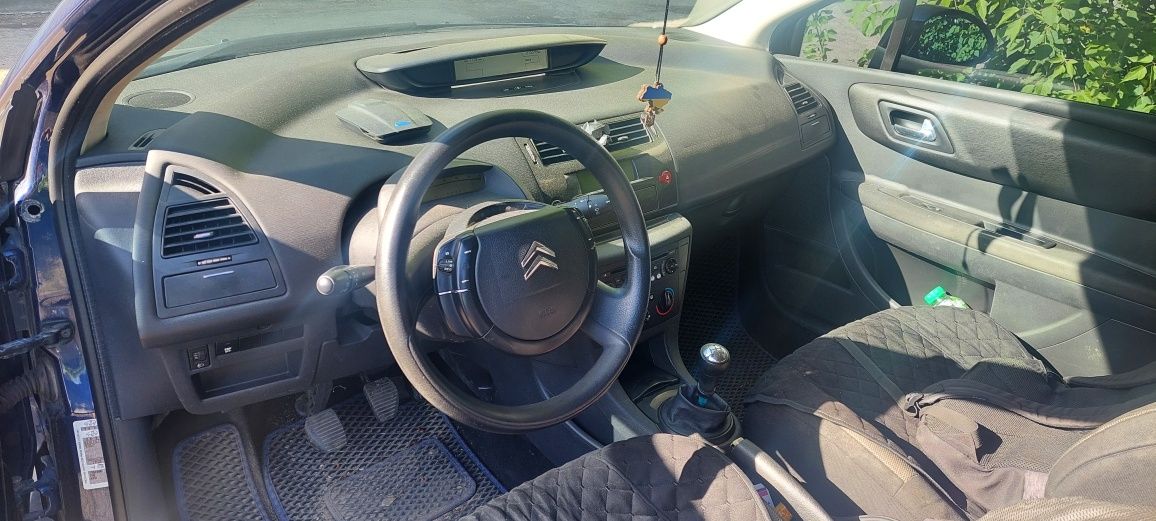 Экономный Citroen c4 1.6 дизель/ 3 двері
