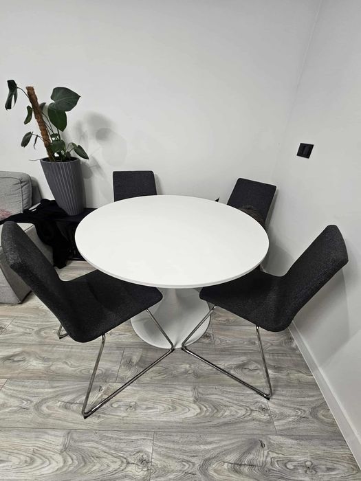 Stół okrągły z 4 krzesłami