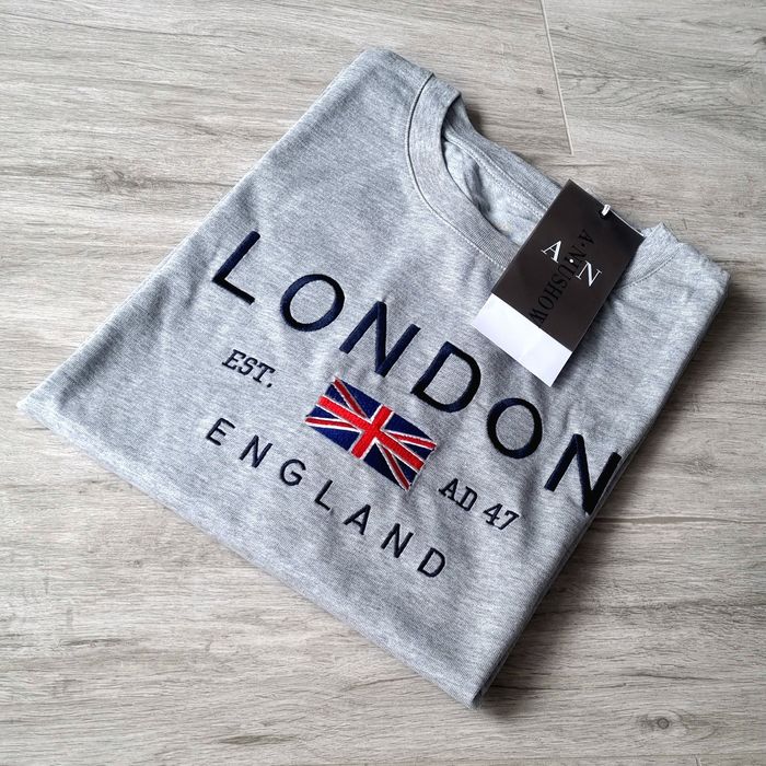 Комфортна та стильна універсальна сіра футболка з логотипом "London"