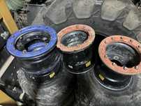 Vendo jantes beadlock n9 com pneus de estrada semi-novos