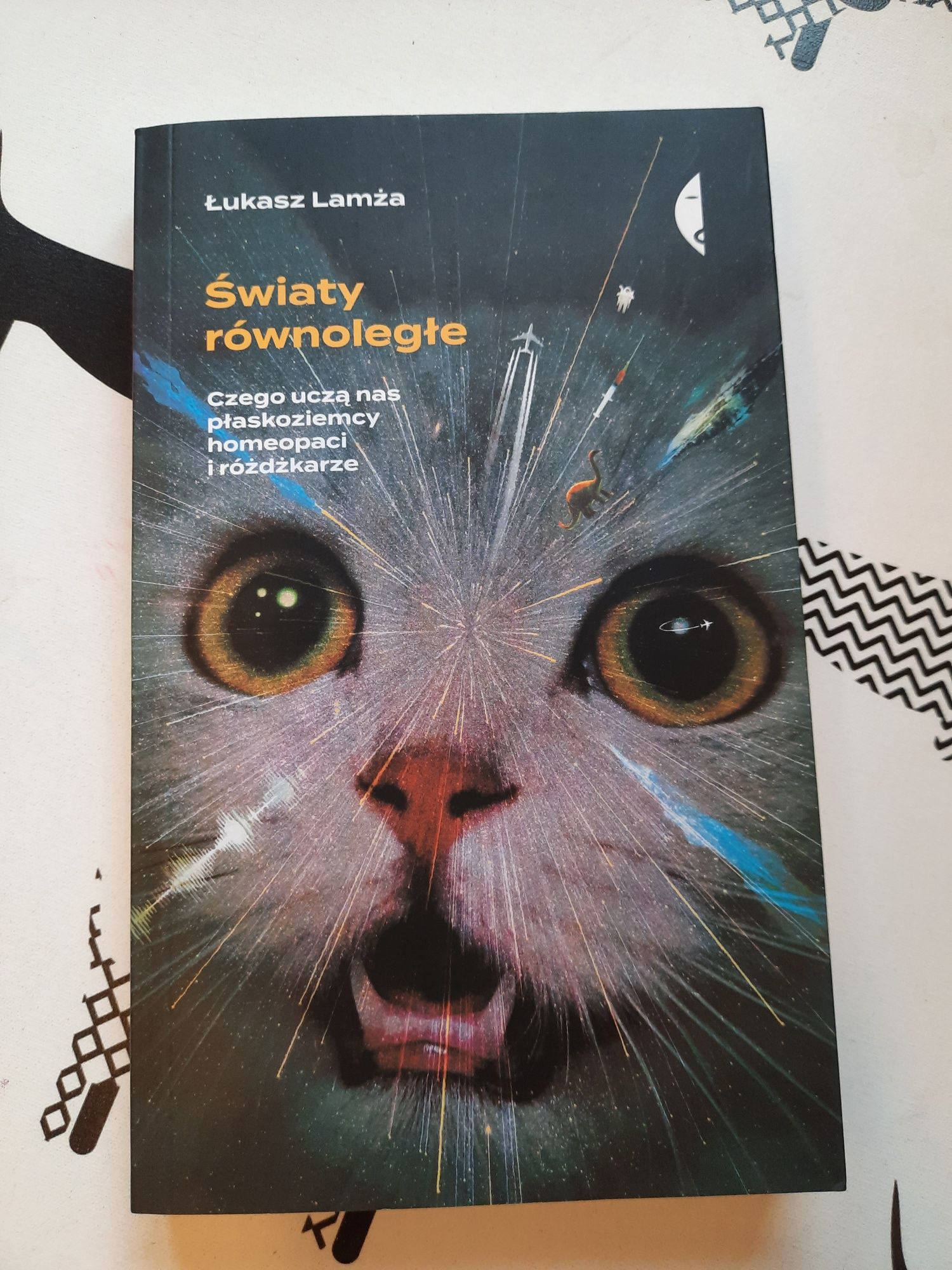 Światy równoległe czego uczą nas homeopaci płaskoziemcy Łukasz Lamża