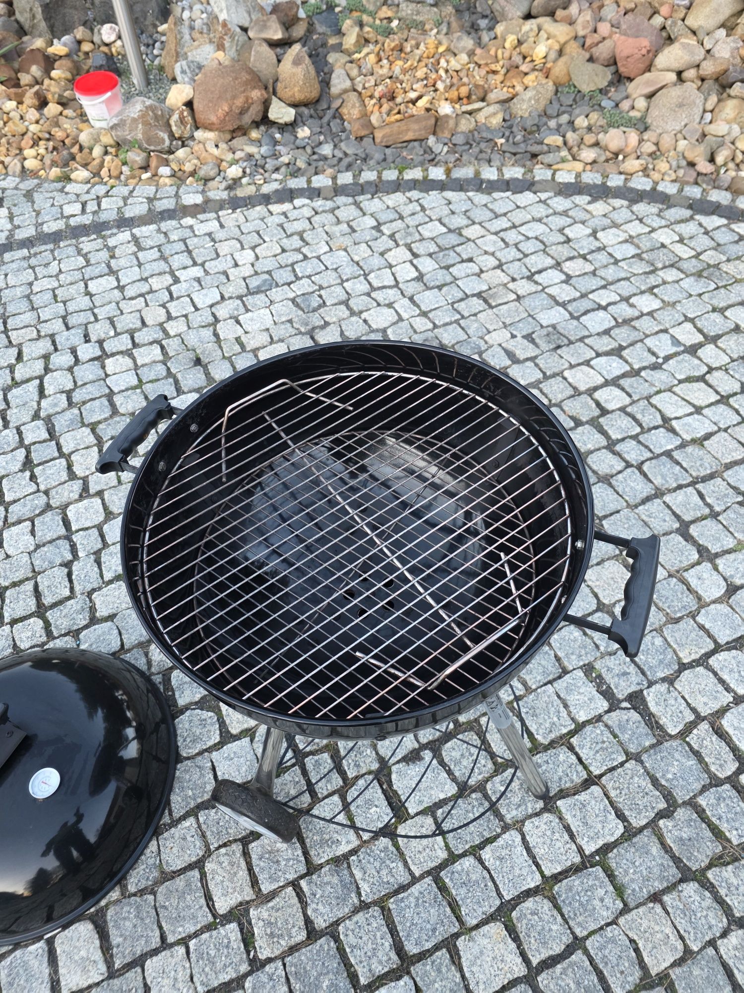 Duży grill ogrodowy