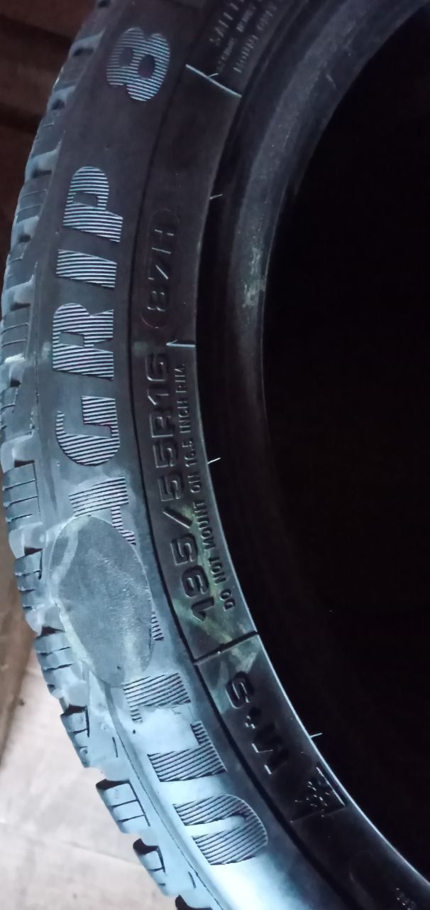 Продам 4 зимові гуми