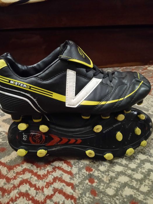 Футбольные бутсы