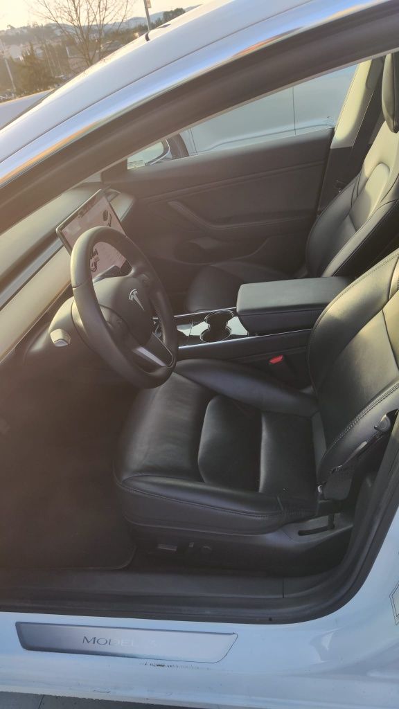 Tesla Model 3 SR+