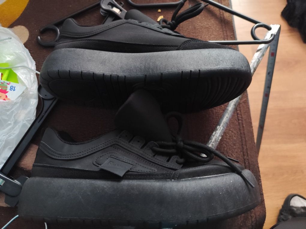 Buty damskie czarne rozm 39 nowe