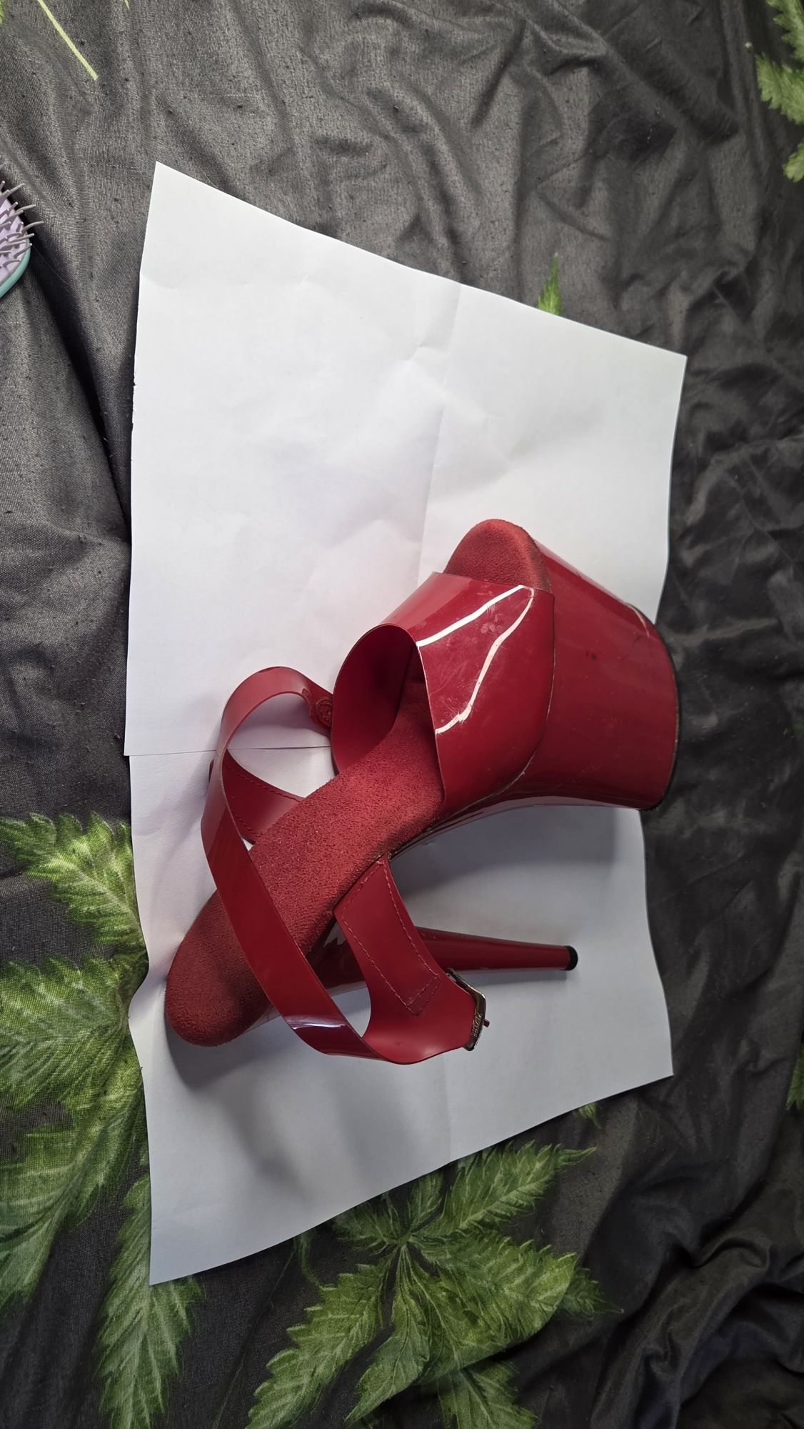 Czerwone buty na platformie