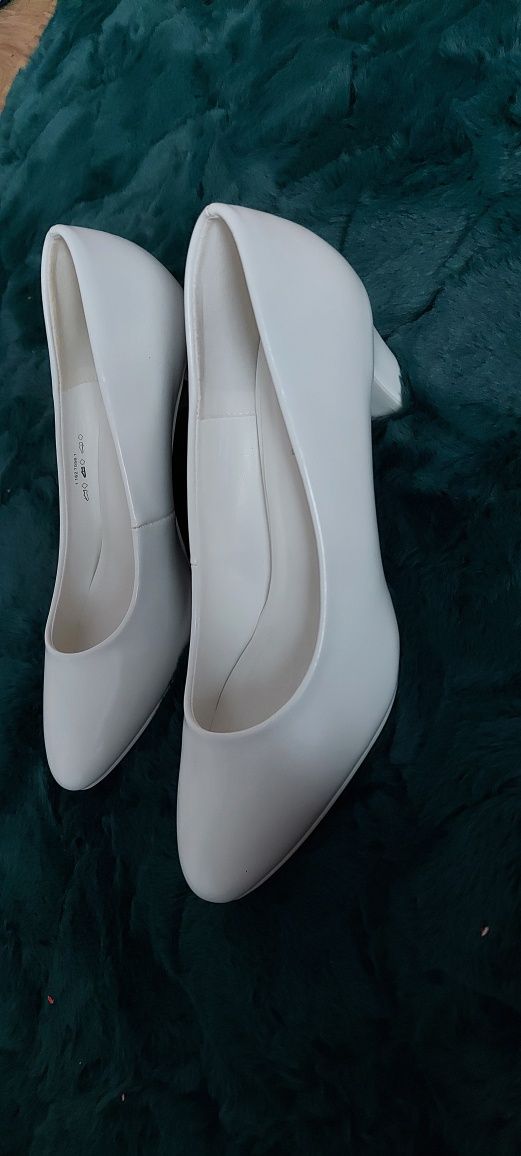 Buty ślubne 39 białe