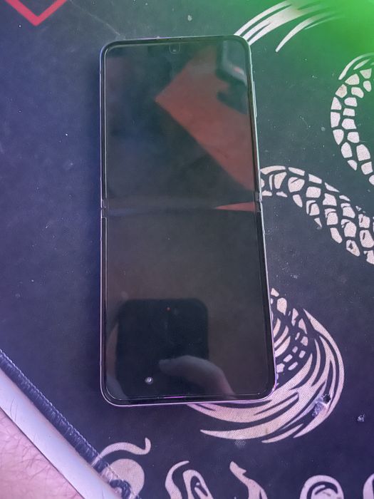 Samsung flip4 w praktycznie dobrym stanie
