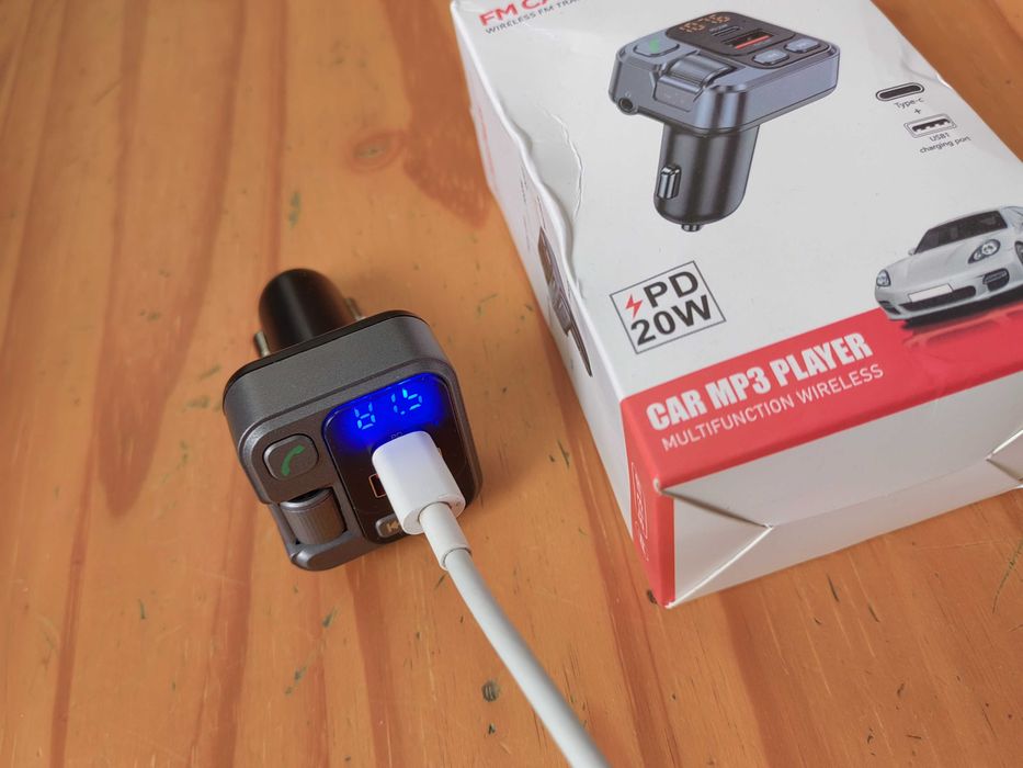 Transmiter FM do auta – Szybkie ładowanie 2x USB