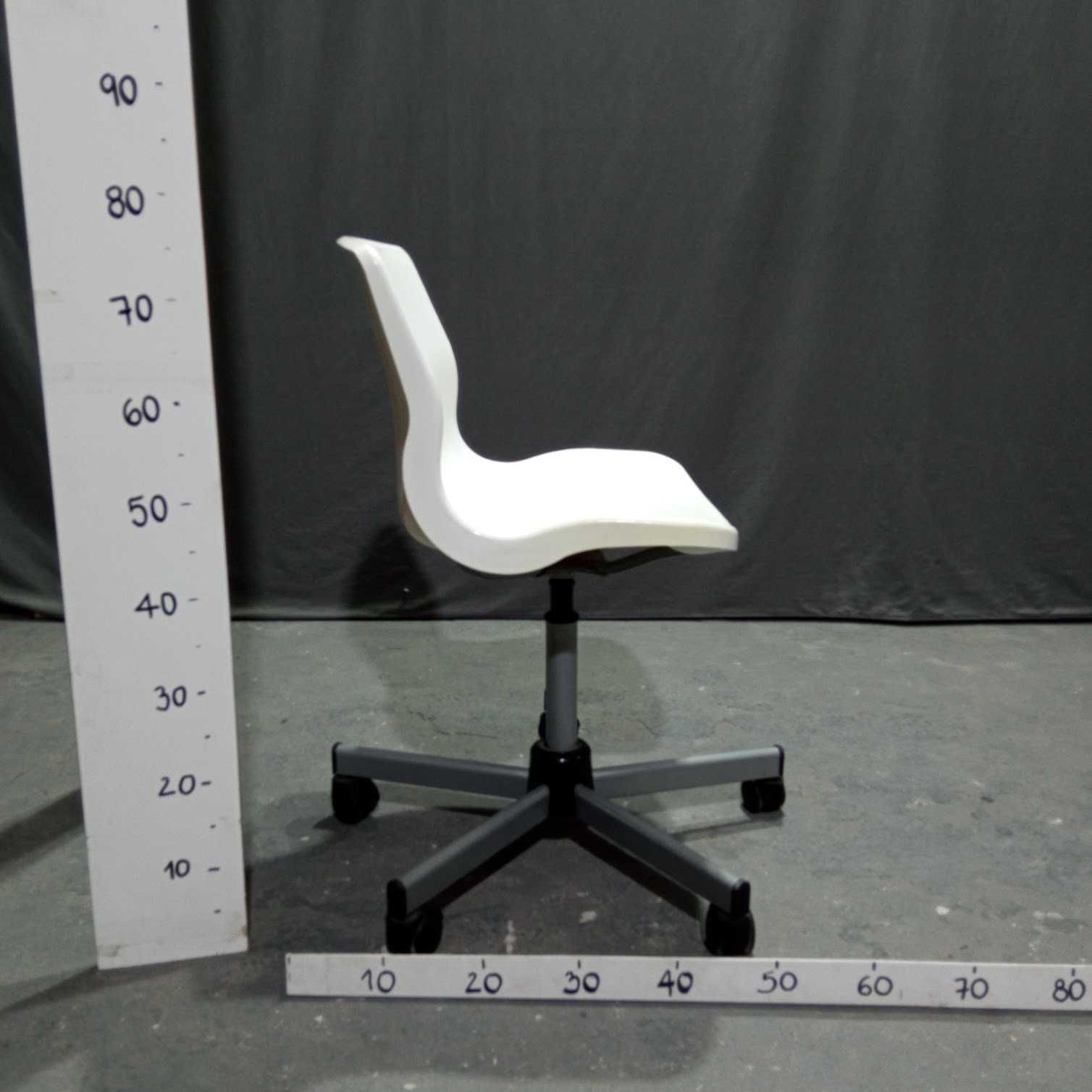 Cadeira  escritório Ikea branca com rodas