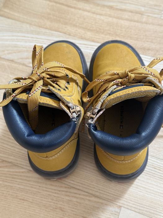 Tommy Hilfiger Buty chłopięce 26 świetny stan!