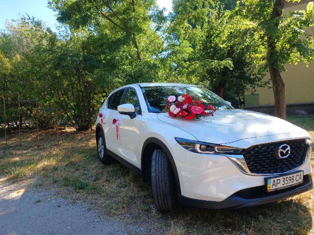 Свадебное авто Mazda CX-5.