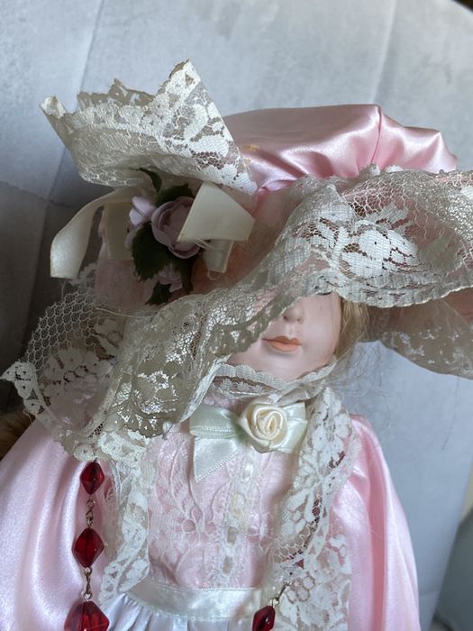 Sprzedam porcelanowa lalka Carherine unikatowa z całym wyposażeniem
