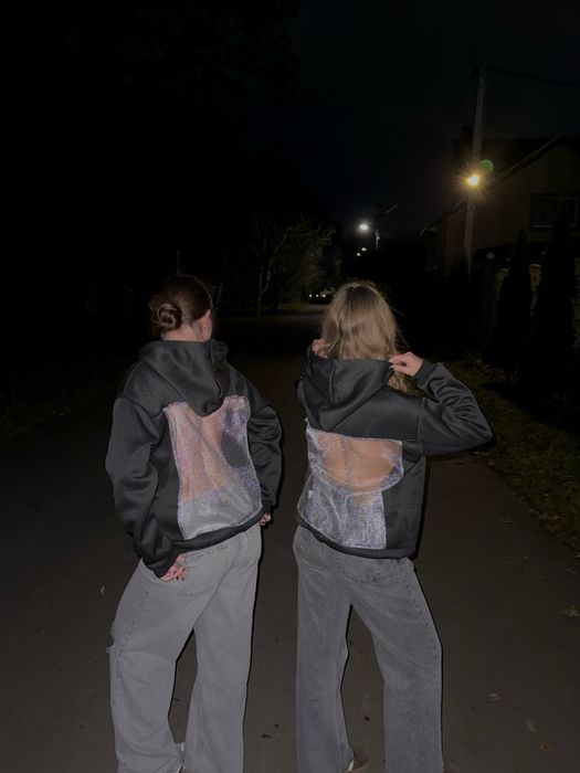 жіноче худі з відкритою спиною