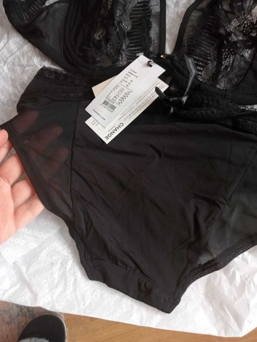 Czarna bielizna damska