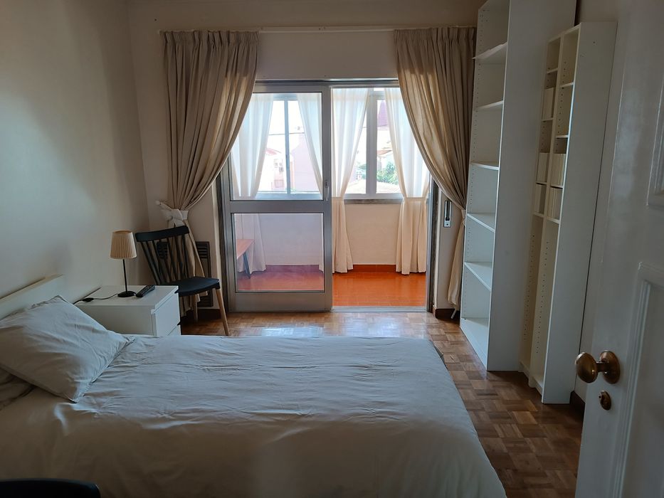 Quarto em apartamento no Estoril
