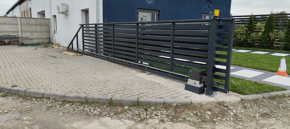 Ogrodzenia panelowe, frontowe, siatki, betonowe