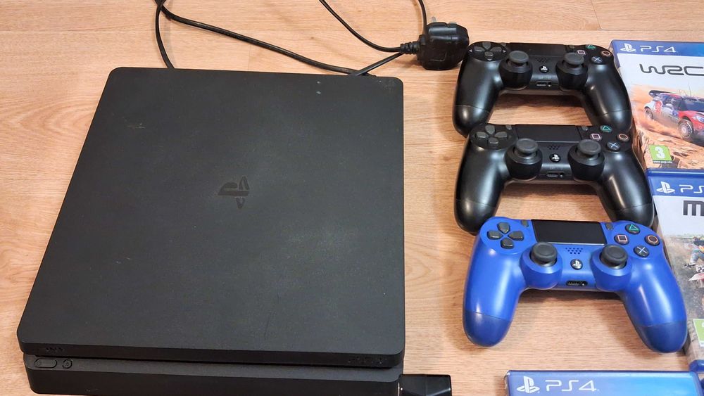 Konsola playstation 4 plus gry ps4
